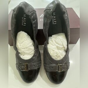 Amalfi by Rangoni-Camilla Asfalto / Italian Leather-Gray and Black Ballet Shoe.